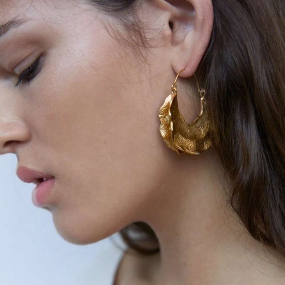 Zara Textured Crescent Earrings lightweight trendy classy .085 oz